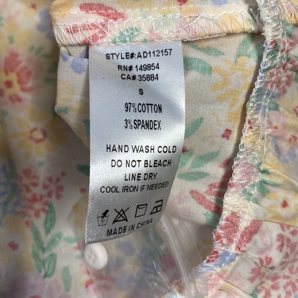 Sadie & Sage Floral Blouse Flutter Sleeves Keyhole Back Small - Picture 6 of 6